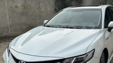 Toyota Camry Hybrid • 2023 • 12,000 km