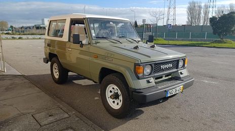 Toyota Land Cruiser • 1990 • 80,000 km