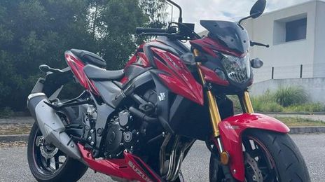 Suzuki gsx 250r • 2017 • 8,000 km