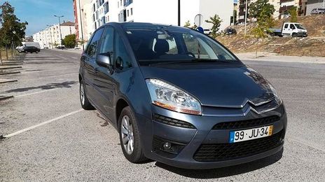 Citroën C4 • 2010 • 200,000 km