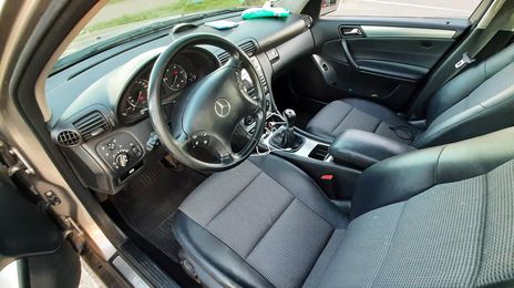 Mercedes-Benz C • 2004 • 264,000 km