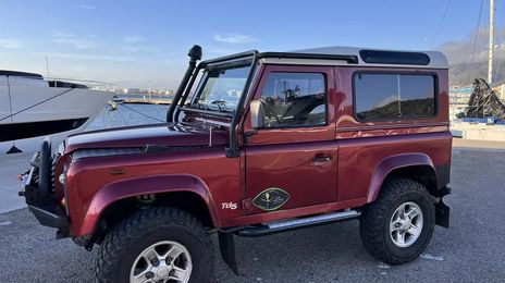Land Rover Defender • 2003 • 192,300 km