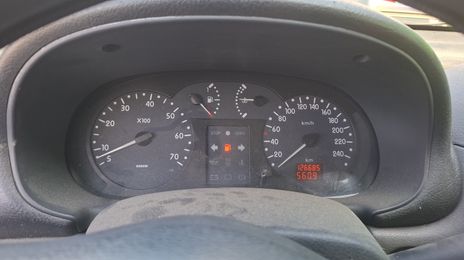 Renault Clio • 2001 • 126,880 km