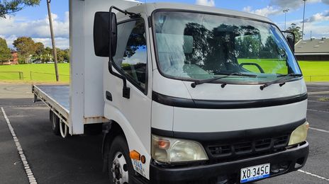 Hino Dutro • 2004 • 240,000 km