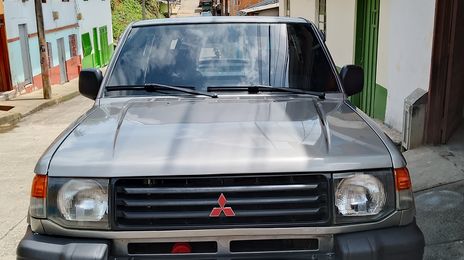Mitsubishi Montero • 2004 • 300,000 km