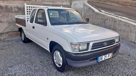 Toyota Hilux • 2000 • 239,000 km