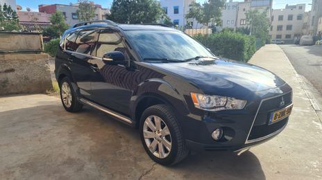 Mitsubishi Outlander • 2012 • 230,000 km