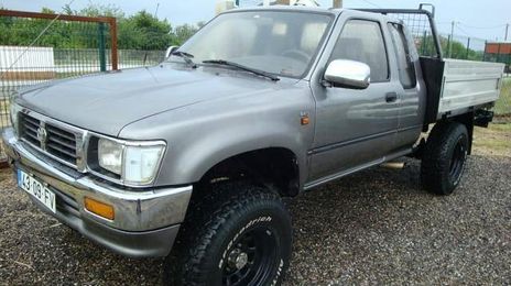 Toyota Hilux • 1995 • 200,000 km