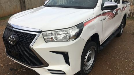 Toyota Hilux • 2016 • 32 km