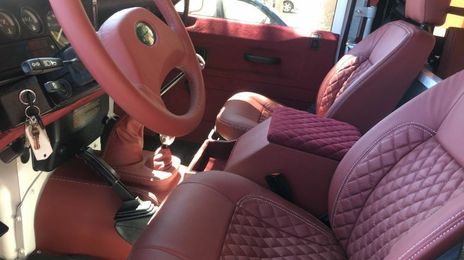 Land Rover Defender • 1996 • 250,000 km