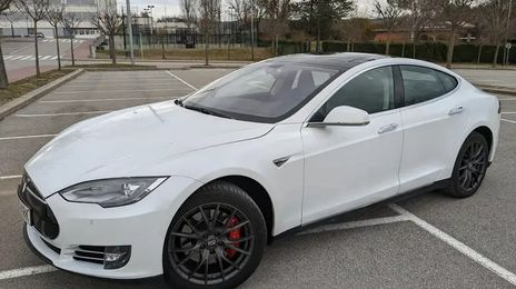 Tesla Model S • 2013 • 160,000 km