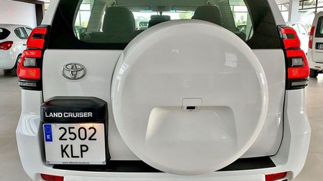 Toyota Land Cruiser • 2018 • 157,000 km