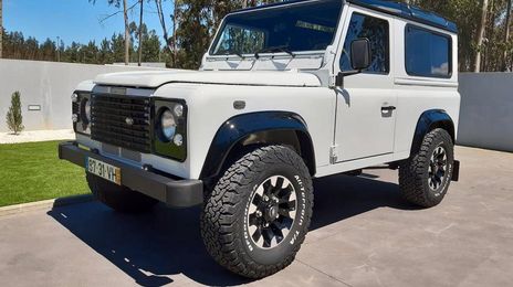 Land Rover Defender • 2003 • 109,000 km