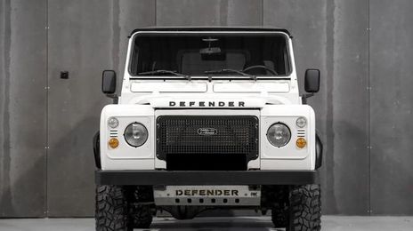 Land Rover Defender • 2000 • 130,000 km