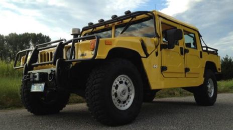 Hummer H1 • 2004 • 121,000 km
