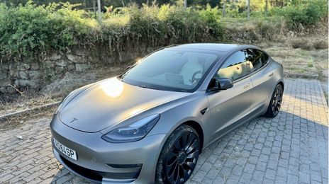 Tesla Model 3 • 2012 • 80,000 km