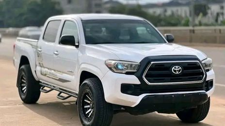 Toyota Tacoma • 2018 • 50,000 km