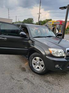 Toyota 4 Runner Limited • 2007 • 141,000 km