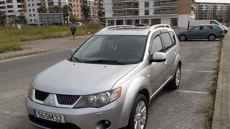 Mitsubishi Outlander • 2009 • 180,000 km