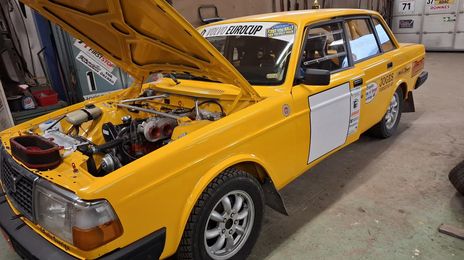 Volvo 240 • 1980 • 100 km