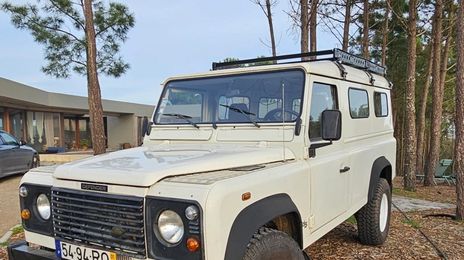 Land Rover Defender • 2001 • 226,000 km