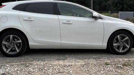 Volvo V40 • 2014 • 196,090 km