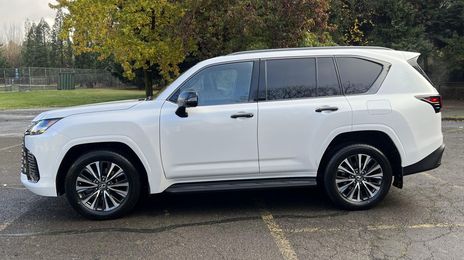 Lexus LX • 2020 • 30,100 km