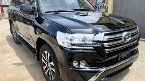 Toyota Land Cruiser • 2018 • 33 km