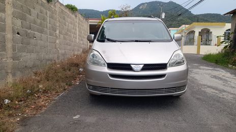 Toyota Sienna • 2005 • 123,057 km