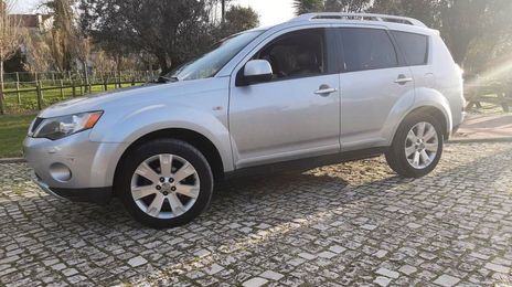 Mitsubishi Outlander • 2009 • 180,000 km