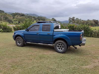 Nissan Frontier • 2001 • 250,000 km