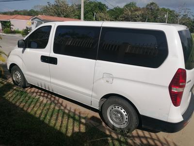 Hyundai H1 Bus • 2013 • 100 km