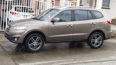 Hyundai Santa Fe • 2011 • 122,900 km