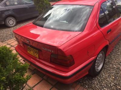 BMW M3 • 1992 • 233,000 km