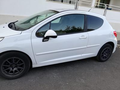 Peugeot 207 • 2010 • 125,000 km