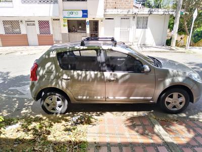 Renault Sandero • 2012 • 90,000 km
