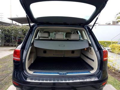 Volkswagen Touareg • 2012 • 200,000 km