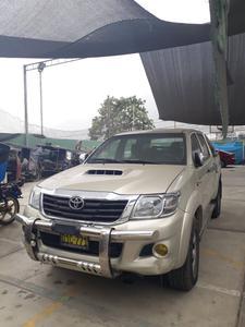 Toyota Hilux • 2012 • 220,000 km