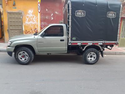 Toyota Hilux • 2002 • 150,000 km