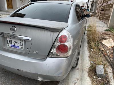 Nissan Altima • 2004 • 180,000 km