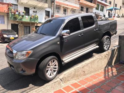 Toyota Hilux • 2007 • 245,000 km
