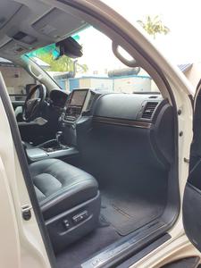 Toyota Land Cruiser • 2017 • 32,000 km