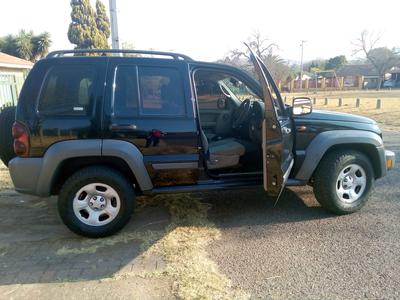 Jeep Cherokee • 2005 • 175,000 km