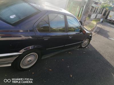 BMW i8 • 1995 • 1,234 km