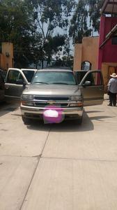 Chevrolet Suburban • 2002 • 100,000 km