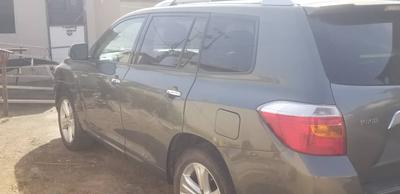 Toyota Highlander • 2009 • 100,000 km