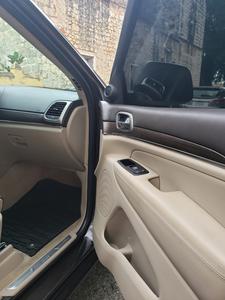 Jeep Grand Cherokee • 2017 • 164,000 km