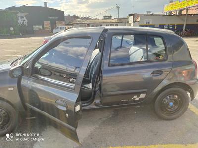 Renault Clio • 2015 • 270,000 km