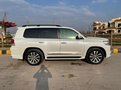 Toyota Land Cruiser • 2021 • 123 km