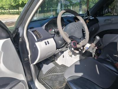 Mitsubishi L200 • 2010 • 250,000 km